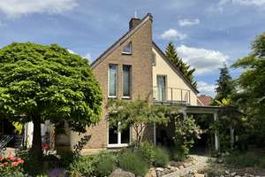 Ludwigsfelde: Einfamilienhaus auf großem Grundstück mit Terrasse und Garten