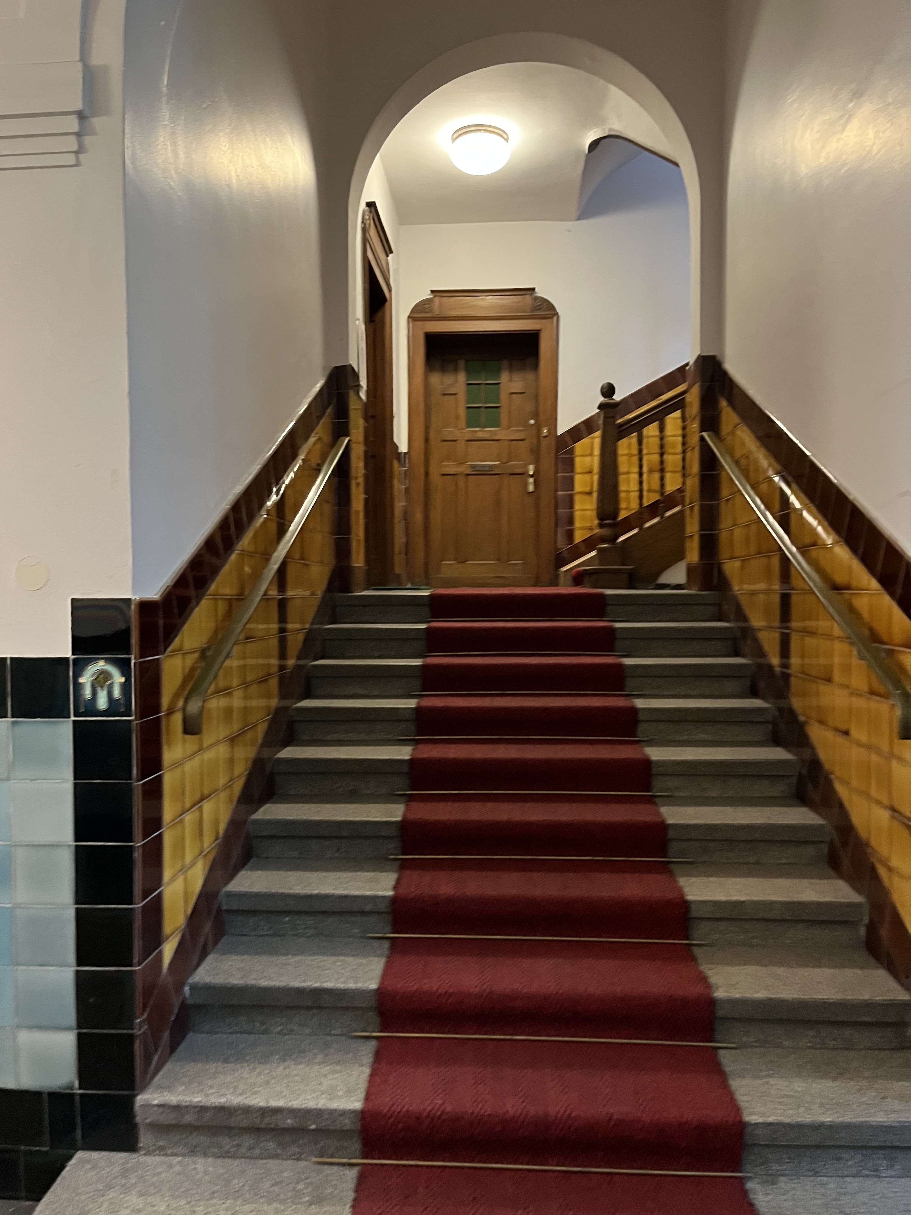 Stilvoller Altbauklassiker in Bestlage, München – Bild 2