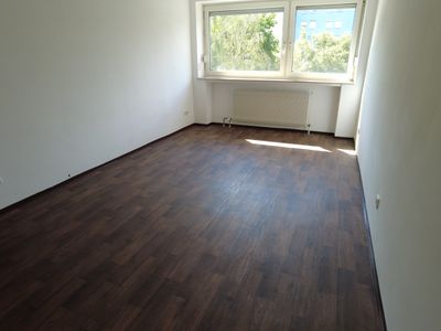 Helle 2-Zimmer-Wohnung in Zabo. Aufzug, Einbauküche & Stellplatz.