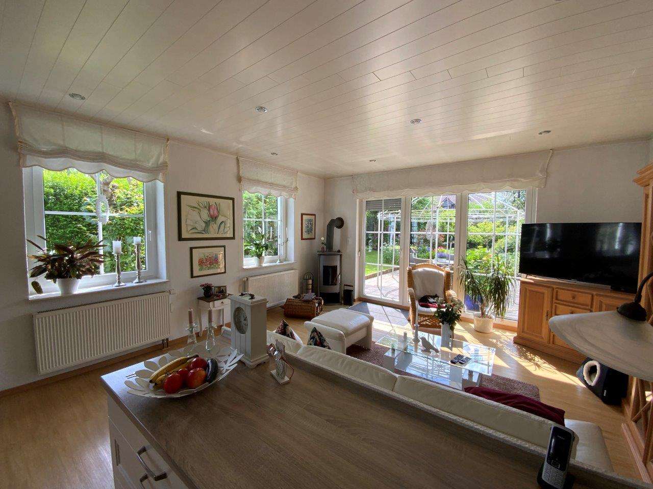 Immobilie in Solingen - Solingen-Höhscheid, 3-Familienhaus + Hinterhaus mit tollem Gartengrundstück 
mit Genehm - Bild 1