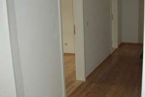gemütlicher Altbau - mit Balkon - guter Zuschnitt, schöne Ausstattung – Weststraße 26, 99510 Apolda – Vorschaubild 9