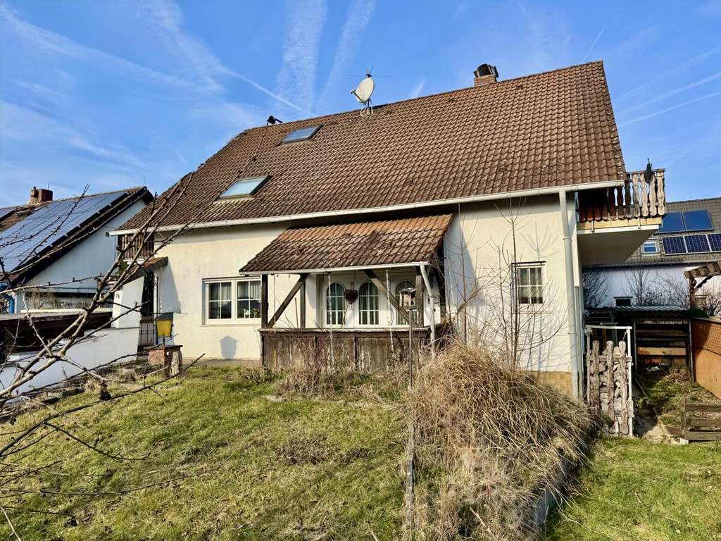 Immobilie in Münster (Hessen) - Freistehendes Einfamilienhaus mit
Einliegerwohnung, Garage & großer Terrasse - Bild 1