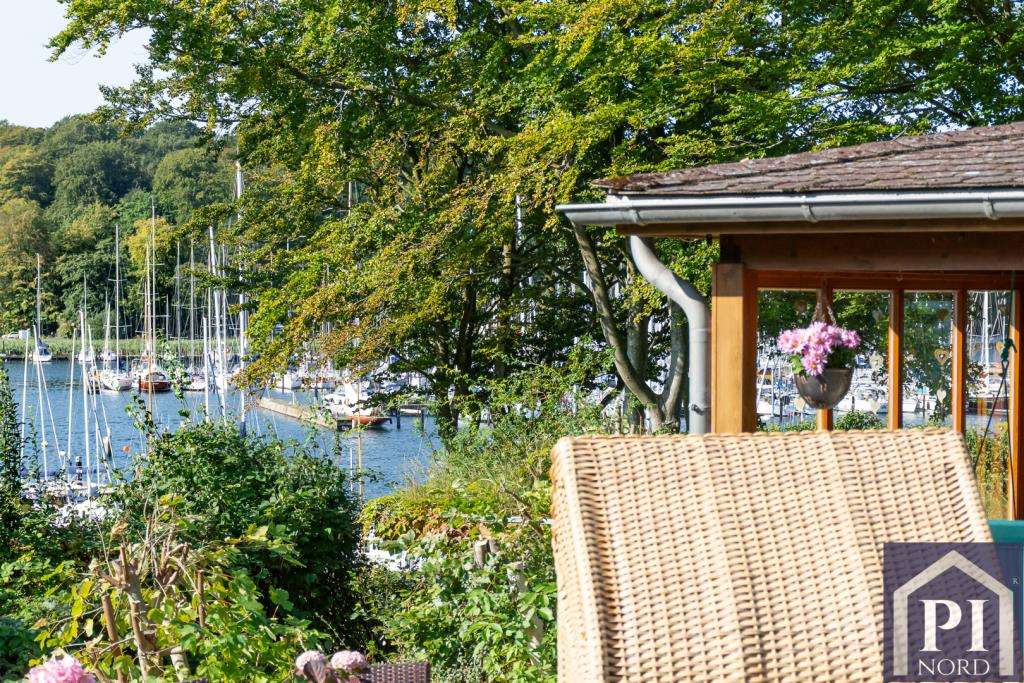 Immobilie in Glücksburg - Erste Wasserreihe! Maritimes Wohnen oberhalb der Promenade - Bild 1