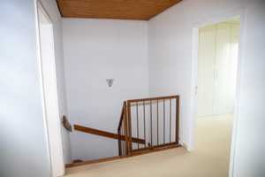 Charmantes Reihenmittelhaus in Nürnberg-Großgründlach: Einbauküche, Garage, ruhige Lage. – Bad Brückenauer Straße 24b, 90427 Nürnberg – Vorschaubild 18