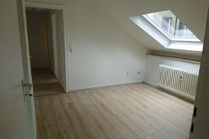 Helle und gemütliche 2-Zimmer Dachgeschosswohnung in wunderschönem Altbau – Industriestraße 51, 47803 Kempener Feld/Baackeshof, Krefeld – Vorschaubild 4