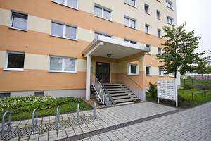 Nachnutzer gesucht! 2-Raumwohnung auf der Fahrstuhletage mit Dusche... – Coimbraer Str. 39, 6132 Silberhöhe, Halle (Saale) – Vorschaubild 4