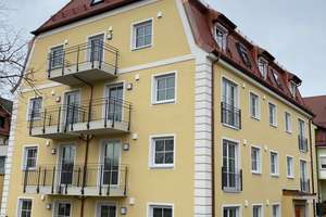 Exklusive 2-Zimmer-Wohnung mit EBK und Balkon und Blick auf Dom, Donau und Steinerne Brücke
