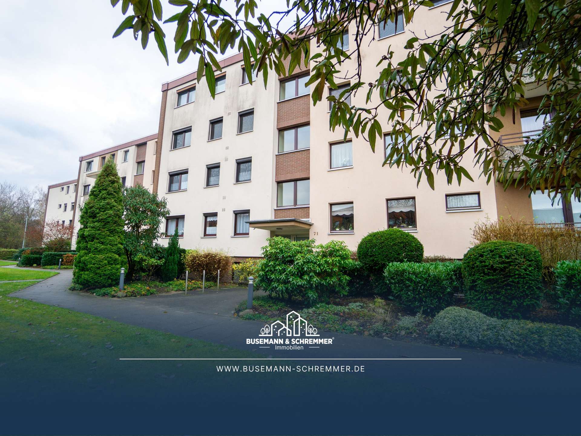 3-Zimmer-Eigentumswohnung mit Loggia und 2 Tiefgaragenstellplätzen in Garbsen-Berenbostel, Hannover Kreis – Bild 1