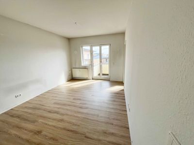 Alltagstaugliche 3-Zimmer-Wohnung mit Balkon in Schwerin von Privat