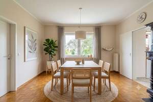 Ein Zuhause, das mit dem Leben wächst: Zweifamilienhaus mit Garten, Dachterrasse & Garagen – Die vollständige Adresse der Immobilie erhältst du vom Anbieter., 33790 Halle (Westfalen) – Vorschaubild 3