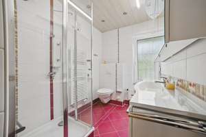 Massives Haus mit Dachterrasse, großem Nebengelass, vielen Gestaltungsmöglichkeiten – Die vollständige Adresse der Immobilie erhältst du vom Anbieter., 9390 Gornsdorf – Vorschaubild 3