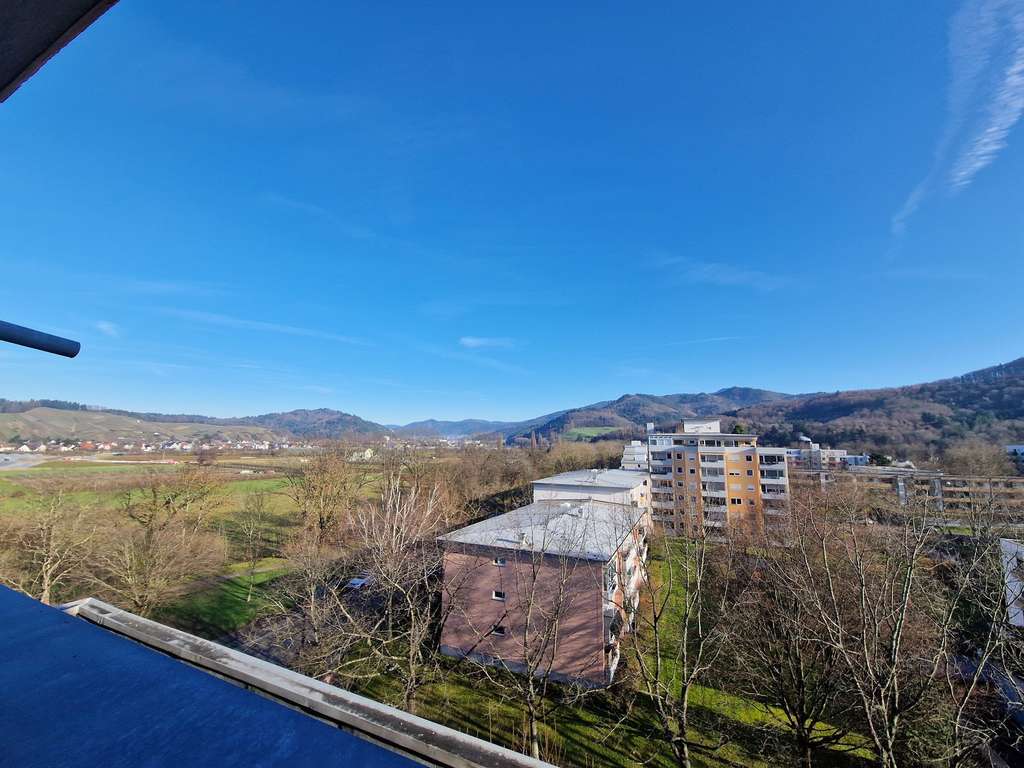 Immobilie in Denzlingen - Gut vermietete Dachgeschosswohnung mit Weitblick - Bild 3