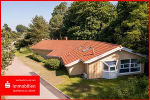 modernisiertes Ferienhaus mit Pool in Strandlage 