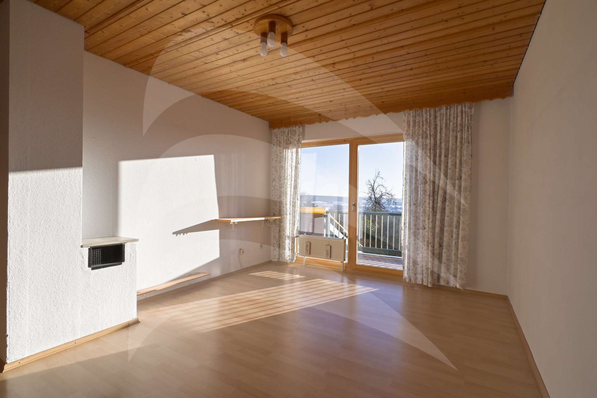 Immobilie in Marklkofen - Geräumiges Einfamilienhaus mit Weitblick ins Vilstal - Bild 11