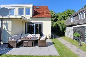 Sackgassenlage - Moderne Doppelhaushälfte mit ausgebautem Dachstudio & Doppelcarport in Elmshorn – Die vollständige Adresse der Immobilie erhältst du vom Anbieter., 25335 Elmshorn – Vorschaubild 2
