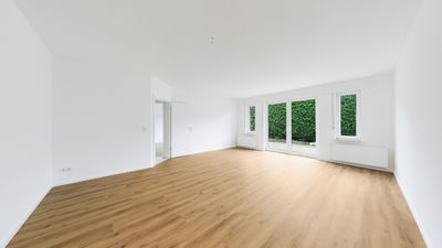 Erstbezug nach Renovierung! Erdgeschosswohnung mit Garten und zwei Stellplätzen