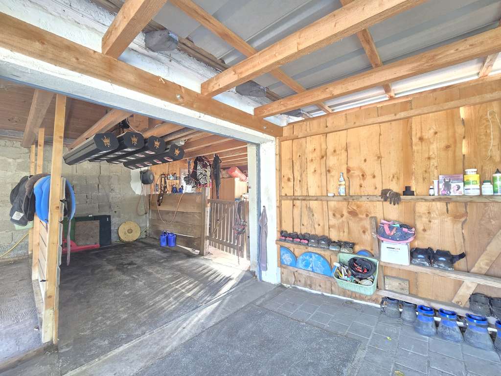 Immobilie in Leibertingen - Stilvoller Pferdehof mit flexiblem Gewerberaum, zwei Wohnungen und 1,3 ha arrondierter Fläche - Bild 3