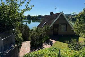Einfamilienhaus am See mit ELW, Schlossblick und Steg, provisionsfrei – Die vollständige Adresse der Immobilie erhältst du vom Anbieter., 24306 Plön – Vorschaubild 1