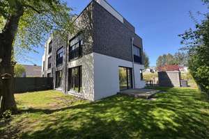 Volksdorf für die ganze Familie mit Garten und Dachterrasse!