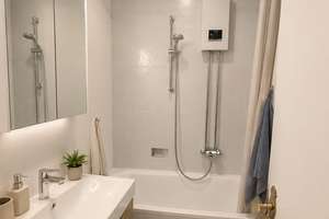 Ruhig gelegene, renovierte 2-Zimmer-Wohnung mit Balkon & direktem Zugang zum Gemeinschaftsgarten