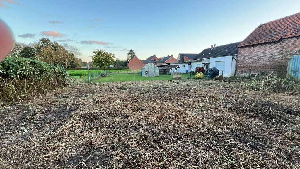 Baugrundstück für ein Einfamilienhaus oder Mehrfamilienhaus in Heinsberg-Karken