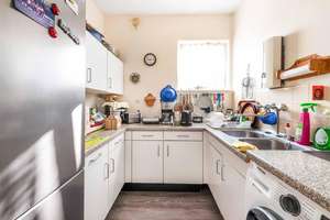 Charmante 3-Zimmer-Etagenwohnung mit Wintergarten – Bundesallee 182, 10717 Wilmersdorf, Berlin – Vorschaubild 3