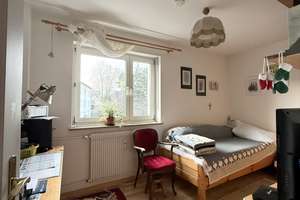 Lichtdurchflutete 3 Zi.-Wohnung in kleiner Wohnanlage mit großem Süd-Balkon, sep. Küche & gr. Keller – Die vollständige Adresse der Immobilie erhältst du vom Anbieter., 82256 Fürstenfeldbruck – Vorschaubild 3