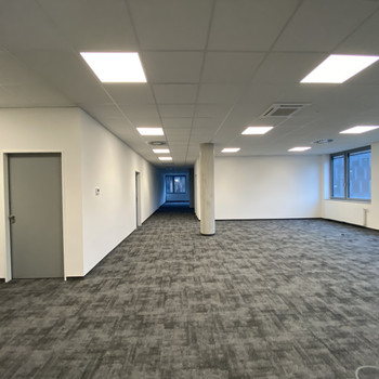 | 300 - 604 m² | Top moderne Flächen | Voll klimatisiert | Offene Raumstruktur