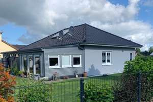 TOP Lage - Wunderschöner BUNGALOW mit Wintergärten und großer Terrasse in Lamstedt  – Die vollständige Adresse der Immobilie erhältst du vom Anbieter., 21769 Lamstedt – Vorschaubild 1