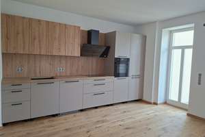 / Familien aufgepasst! / 4 ZIMMER + EBK + SP / Erstbezug ab August /