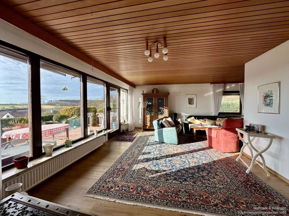 Immobilie in Ammerndorf - * Paradies mit Aussicht *
Einfamilienhaus 
mit Einliegerwohnung 
auf wunderschönem Grundstück - Bild 12