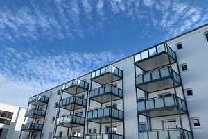 BESICHTIGUNG 19.02. 17 UHR! **Neuwertiges u. helles 1 ZKB Apartment mit Einbauküche und Balkon!* – Herrenbachstraße 22, 86161 Augsburg – Vorschaubild 1