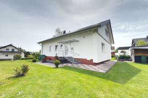 Provisionsfrei! Saniertes KFW-100 Haus mit großen Garten & Garage in Toplage