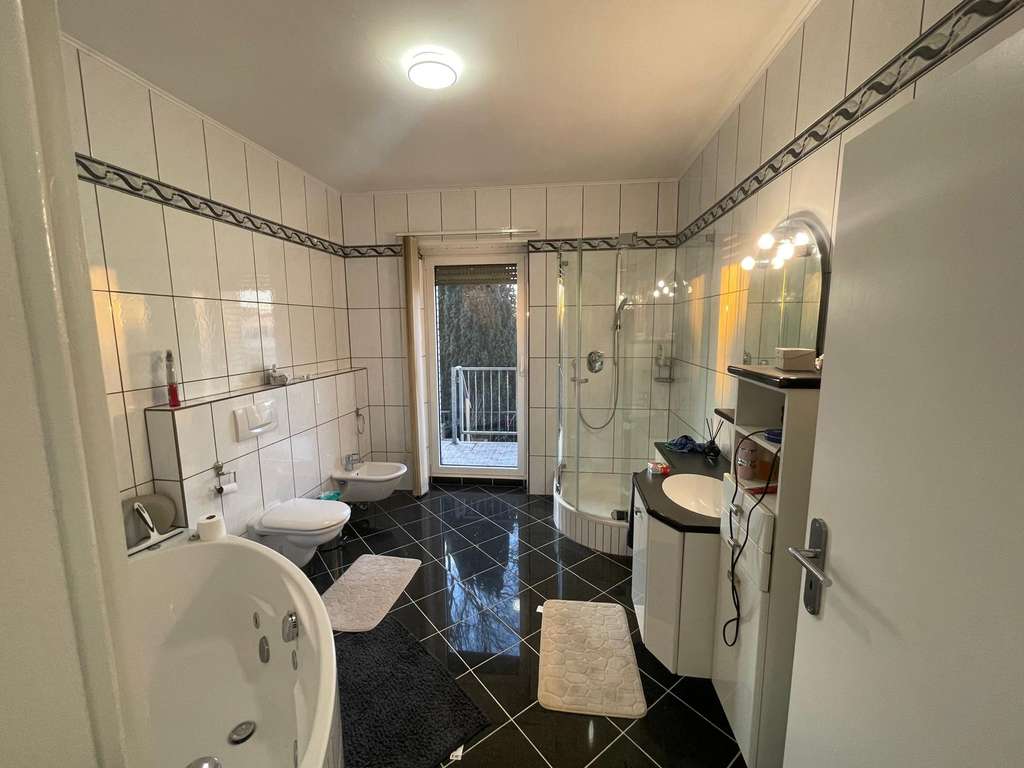 Immobilie in Willich - Mehrfamilienhaus in Willich - Nähe zur A 44 nach Düsseldorf - Bild 2