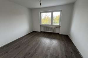 Wir suchen SIE -  3 Zi.- Whng. -  Wannenbad mit Fenster und Balkon - Duisburg – Graf-Bernadotte-Str. 15, 47228 Bergheim, Duisburg – Vorschaubild 4