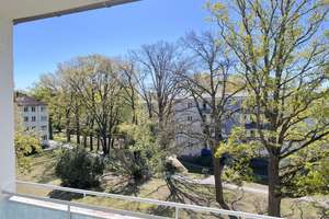 Leerstehende helle 2-Zimmer-Wohnung mit Balkon, neuen Fenstern und neuem Bad