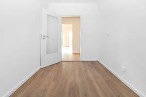 Modern sanierte 4-Zimmer-Wohnung mit Balkon – Kapitalanlage mit solider Vermietung oder Eigennutzer – Die vollständige Adresse der Immobilie erhältst du vom Anbieter., 86154 Oberhausen-Süd, Augsburg – Vorschaubild 6