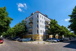 Spacious Altbau Apartment in Samariterkiez with direct access to a children's playground. – Die vollständige Adresse der Immobilie erhältst du vom Anbieter., 10247 Friedrichshain, Berlin – Vorschaubild 2
