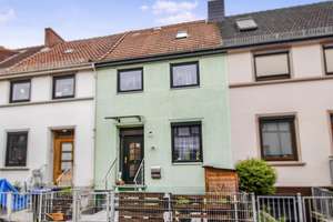 Viel Platz für die ganze Familie - modernes Reihenmittelhaus mit Garten und ausgebautem Dachgeschoss