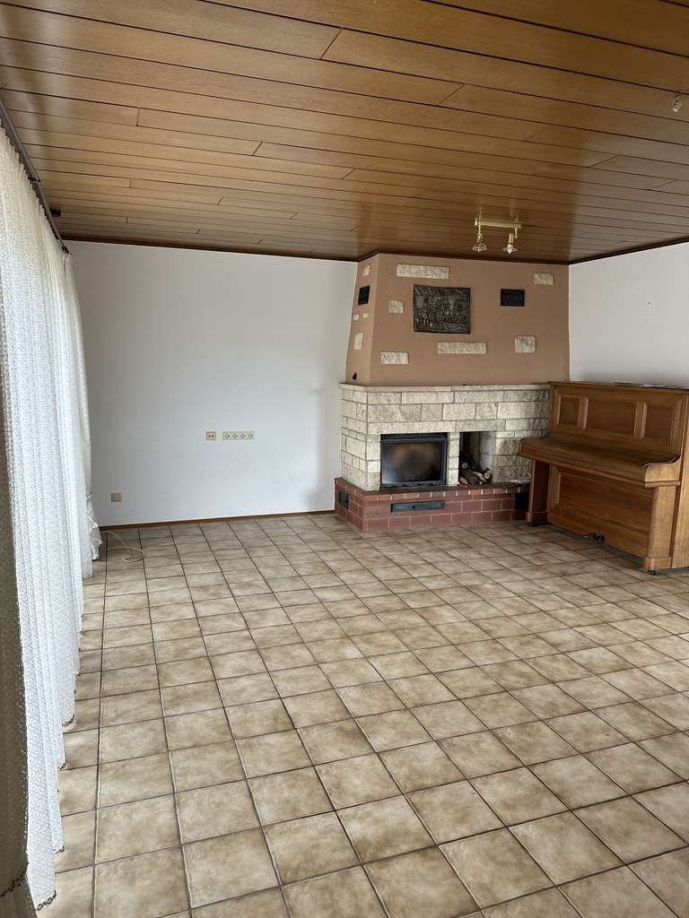 Immobilie in Neufra - Geräumiges Einfamilienhaus mit Einliegerwohnung im DG in Freudenweiler (Neufra) - Bild 4