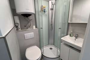 frisch saniert, voll möbliertes Apartment in super Lage! Neues Bad + Einbauküche – Kirchseeoner Straße 1, 81669 Ramersdorf, München – Vorschaubild 2