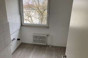 Günstige 3,5-Zimmer-Wohnung in zentraler Lage mit großem Balkon – Weitmarer Str. 100, 44795 Weitmar-Mitte, Bochum – Vorschaubild 4