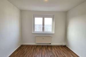 Geräumige 3-Zimmerwohnung mit großem Wohnzimmer + offener Küche + Eckbadewanne + Abstellraum! – 39124 Neue Neustadt, Magdeburg – Vorschaubild 3