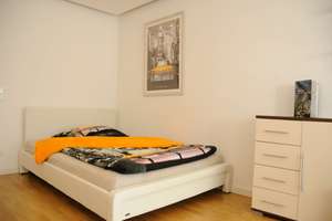 Gemütlich - Möbliert - Westbalkon mit Blick auf den Agricolapark – Stöberlstraße 15, 80686 Sankt Ulrich, München – Vorschaubild 7