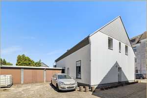 Viel Platz für Ihre Ideen – Zweifamilienhaus mit Charakter und 5 Garagen in Essen – Die vollständige Adresse der Immobilie erhältst du vom Anbieter., 45359 Frintrop, Essen – Vorschaubild 10