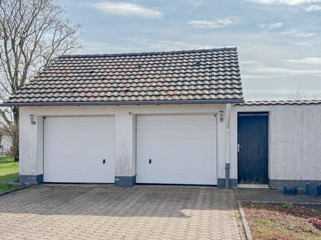 Immobilie in Blankenheim - Heller Bungalow mit großem Garten und Doppelgarage in Blankenheim-Ripsdorf - Bild 1