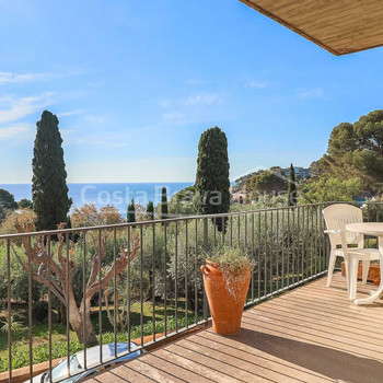 Apartment in Aiguablava Begur with sea views, private terrace and garage, a few minutes' walk from P