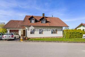 Charmantes 3-Parteienhaus in ruhiger Hanglage – teils vermietet, mit Garten & Terrasse – Die vollständige Adresse der Immobilie erhältst du vom Anbieter., 84048 Mainburg – Vorschaubild 1