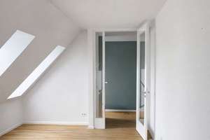 Traumhafte 4,5-Zimmer- Dachgeschosswohnung  in begehrter Kiezlage im Helmholtz-Kiez – Die vollständige Adresse der Immobilie erhältst du vom Anbieter., 10439 Prenzlauer Berg, Berlin – Vorschaubild 3