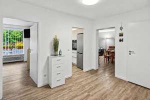 Einfach einziehen - Kernsanierte 3-Zimmer-Eigentumswohnung mit modernem Ambiente in Hamburg – 22147 Rahlstedt, Hamburg – Vorschaubild 2